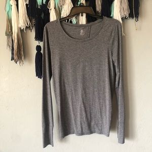 Best 25+ Deals for Long Sleeve Thumb Hole Tops | Poshmark